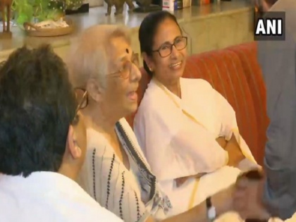 Mamta Banerjee made many mistakes in taking Nobel Prize winne Abhijeet's name | नोबेल जीतने वाले अभिजीत बनर्जी की मां से मिलने जाने से मिलने से पहले ममता बनर्जी ने कई बार की ये गलती