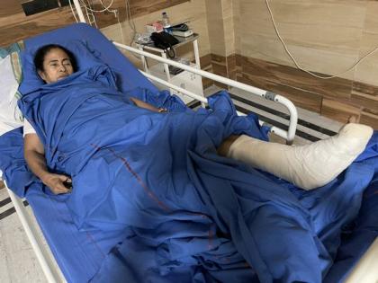 Mamta Banerjee complains of severe leg injury and chest pain | ममता बनर्जी के पैर में गंभीर चोट व सीने में दर्द की शिकायत, अस्पताल पहुंचे राज्यपाल के खिलाफ TMC समर्थकों ने की नारेबाजी