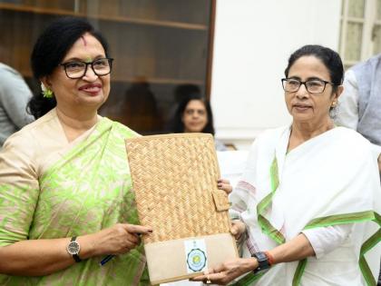 WB Budget 2025 LIVE cm mamata Rs 3-89 lakh crore Total dearness allowance 10 lakh employees-pensioners increased 18 percent know 10 important things | WB Budget 2025: 3.89 लाख करोड़ रुपये का बजट?, 10 लाख से अधिक कर्मचारियों-पेंशनभोगियों का कुल महंगाई भत्ता बढ़कर 18 प्रतिशत, जानें 10 मुख्य बातें