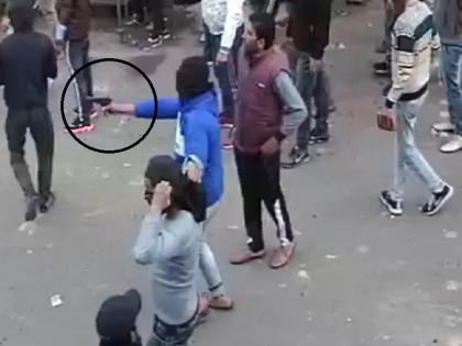 CAA: UP Police Release Photos & Videos of goons holding guns in protests | CAA प्रदर्शन में मारे गए लोग पुलिस की नहीं, इन उपद्रवियों की गोलियों से मरे! यूपी पुलिस ने जारी की तस्वीरें