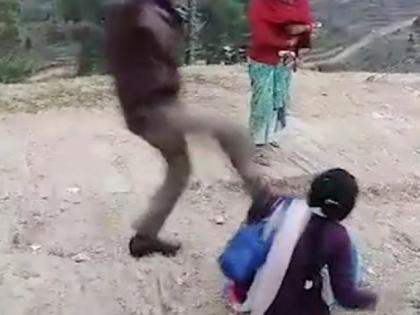 Uttarakhand Man thrashes his Wife Publicly who is Gram Pradhan, Video go viral | उत्तराखंड: ग्राम प्रधान पत्नी को बेरहमी से पीटा, पति की क्रूरता का वीडियो वायरल, मंत्री ने कहा- कार्रवाई होगी