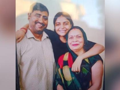 Delhi Neb Sarai Murder Man, Wife, Daughter Found Dead Home Triple Shocker couple son returned morning walk saw people awe | Delhi Neb Sarai Murder: पति, पत्नी और बेटी की घर में निर्मम हत्या?, मॉनिंग वॉक से लौटे दंपति के बेटे ने देखा तो, ट्रिपल मर्डर से खौफ में नेब सराय के लोग