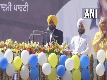 AAP's Bhagwant Mann says AAP'party sweeps Punjab | Punjab Election Results 2022: भगवंत मान ने नतीजों को लेकर बादल, चन्नी और सिद्धू पर कसा तीखा तंज, जानें क्या बोले AAP नेता