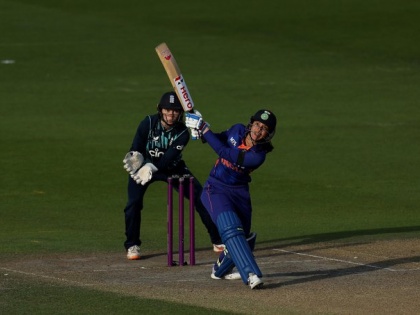 England Women vs India Women 2022 Smriti Mandhana 76th ODI innings becomes fastest Indian woman reach 3000 ODI runs surpasses Mithali raj 88 innings | England Women vs India Women 2022: मिताली से आगे निकलीं मंधाना, 3000 वनडे रन बनाने वाली सबसे तेज भारतीय, 76वीं पारी में बनाया रिकॉर्ड