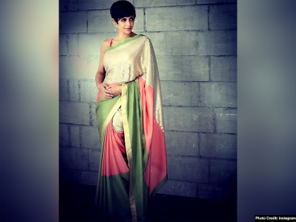 How To Wear Saree By Bollywood Actress Mandira Bedi | साड़ी पहनने में होती है दिक्कत तो मंदिरा बेदी से सीखें सिंपल ड्रेपिंग स्टाइल, देखें वीडियो