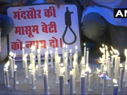 Mandsaur Rape Case: Congress's March in Indore, Jyotiraditya targets Shivraj Sarkar | मंदसौर रेप केस: कांग्रेस का इंदौर में मार्च, ज्योतिरादित्य ने शिवराज सरकार पर निशाना साधा