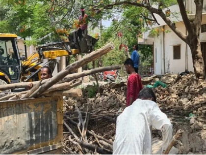 Shivraj Singh Chauhan's bulldozer demolished the hockey player's house, the administration said, it was illegal construction | शिवराज सिंह चौहान के बुलडोजर ने गिराया हॉकी प्लेयर का घर, प्रशासन ने कहा, अवैध निर्माण था