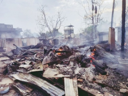 Violence erupted again in Manipur Houses torched after killing 3 Meitei people in Bishnupur | मणिपुर में फिर भड़की हिंसा; बिष्णुपुर में 3 मैतेई लोगों की हत्या के बाद घरों को फूंका