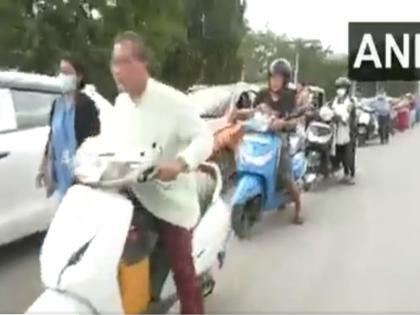 Manipur violence Video Long line seen in front of petrol pump in Imphal | वीडियोः हिंसा के बाद मणिपुर के इंफाल में पेट्रोल पंप के सामने दिखी लंबी लाइन, तेल भराने के लिए घंटों कतार में खड़े रहे लोग Manipur violence Video Long line seen in front of petrol pump in Imphal | वीडियोः हिंसा के बाद मणिपुर के इंफाल में पेट्रोल पंप के सामने दिखी लंबी लाइन, तेल भराने के लिए घंटों कतार में खड़े रहे लोग