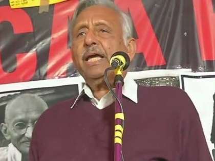 Video: Mani Shankar Aiyar reached Shaheen Bagh in CAA protest, said - will see if our hand is strong or that 'murderer' | Video: CAA विरोध प्रदर्शन में शाहीन बाग पहुंचे मणिशंकर अय्यर, कहा-देखेंगे हमारा हाथ मजबूत है या उस 'कातिल' का