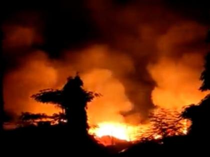 Mumbai massive fire breaks out at scrpyard in mankhurd area video | मुंबई के मानखुर्द इलाके में कबाड़खाने में लगी भीषण आग, फिलहाल किसी के हताहत होने की खबर नहीं