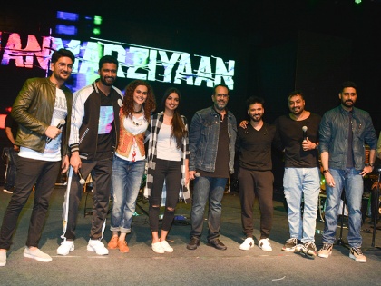 Manmarziyaan concert tour: Vicky Kaushal, tapsee pannu and Abhishek bacchan having lots of fun in Lokmat's program | लोकमत के कार्यक्रम में 'मनमर्ज‍ियां' करते नजर आए विक्की, तापसी और अभिषेक, खूब की मस्ती