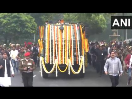 Manmohan Singh Funeral: पूर्व पीएम की अंतिम यात्रा शुरू, साथ-साथ चल रहा लोगों का हुजूम