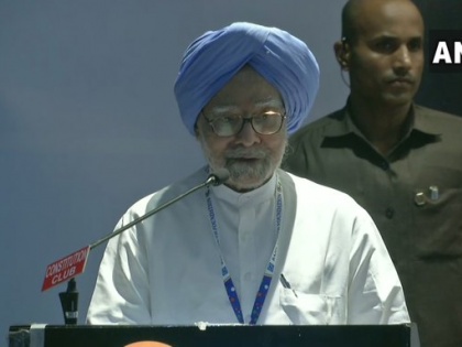 Former Prime Minister Manmohan Singh's target on the central government, said - rising ashes and violent incidents are harmful | पूर्व प्रधानमंत्री मनमोहन सिंह का केंद्र सरकार पर निशाना, कहा-बढ़ती असिहष्णुता और हिंसक घटनाएं नुकसानदेह