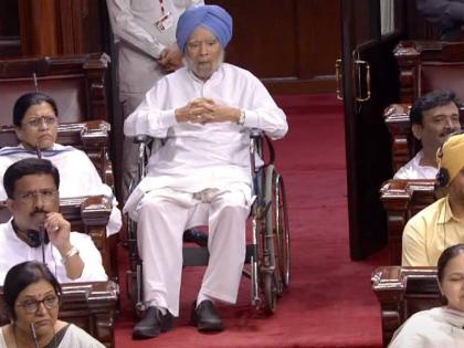 Manmohan Singh attends Rajya Sabha BJP calls it extremely shameful Congress hits back | मनमोहन सिंह के व्हीलचेयर पर राज्यसभा सत्र में भाग लेने को भाजपा ने बताया बेहद शर्मनाक, कांग्रेस ने किया पलटवार
