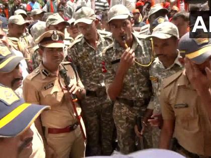 watch Manoj Jarange Patil Maratha Morcha Entry vehicles protestors banned police clearing Azad Maidan, watch video | Manoj Jarange Patil Maratha Morcha: मुंबई में प्रदर्शनकारियों के वाहनों का प्रवेश बंद, आजाद मैदान खाली करा रही पुलिस, देखिए वीडियो