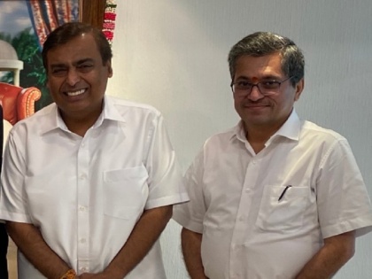 Mukesh Ambani gifts Rs 1,500 cr house to his right hand and most trusted employee at Reliance Manoj Modi | मुकेश अंबानी से गिफ्ट में मिला 1500 करोड़ का आलीशान घर, इटली से मंगाए गए फर्नीचर! जानें कौन हैं रिलायंस के 'सबसे पुराने' कर्मचारी मनोज मोदी