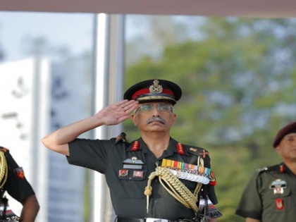 Army Chief General Manoj Mukund Naravane is visiting Leh today to review the ongoing security situation there | सीमा पर चीन से तनाव के बीच आज लेह का दौरा करेंगे सेना प्रमुख मनोज मुकुंद नरवणे