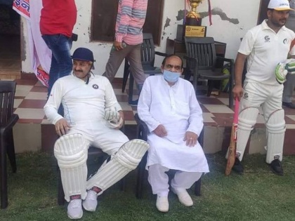 Delhi BJP chief Manoj Tiwari clarifies on allegations of violating govt rules of COVID19 lockdown and play cricket match in Sonipat | दिल्ली बीजेपी अध्यक्ष मनोज तिवारी ने लॉकडाउन में सोनीपत पहुंचकर खेला क्रिकेट, विवाद होने के बाद दी सफाई