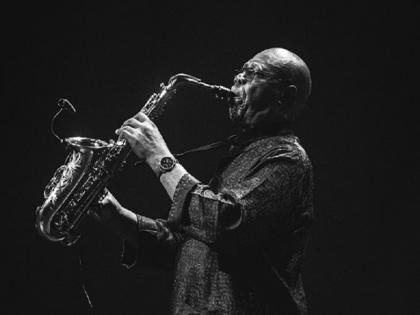World famous star African jazz star Manu Dibango dies due to coronavirus infection | Coronavirus: कोरोना से पहले विश्व प्रसिद्ध सितारे अफ्रीकी जैज स्टार मनु दिबांगो की मौत World famous star African jazz star Manu Dibango dies due to coronavirus infection | Coronavirus: कोरोना से पहले विश्व प्रसिद्ध सितारे अफ्रीकी जैज स्टार मनु दिबांगो की मौत