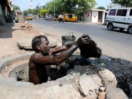 The practice of manual scavenging continues in India due to weak law: Research | कमजोर कानून के चलते भारत में जारी है हाथ से मैला सफाई की प्रथा: शोध