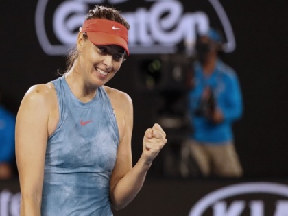 australian open 2019 maria sharapova knocked out caroline wozniacki federer in fourth round | ऑस्ट्रेलियन ओपन: शारापोवा ने दुनिया की नंबर-1 खिलाड़ी को हराकर किया उलटफेर, फेडरर भी चौथे दौर में
