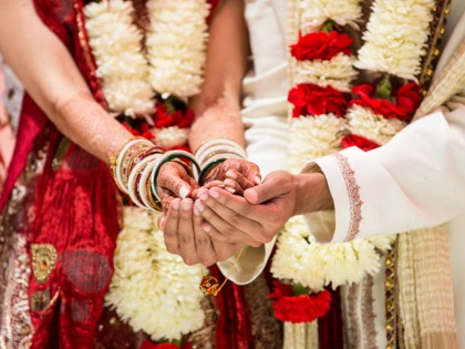 denmark girl marriage with punjabi boy he was drug addict | सोशल मीडिया पर हुई दोस्ती के बाद विदेशी युवती ने पंजाबी युवक से की शादी, पति को नशे के चंगुल से बचाकर पेश की मिसाल