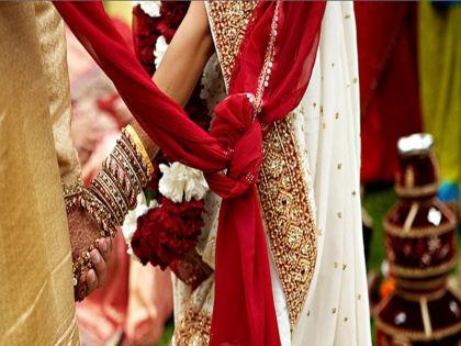 up gorakhpur ex lover put sindoor on girl forehead infront of groom in wedding video viral | Viral Video: फिल्मी स्टाइल में प्रेमिका की शादी में घुसा प्रेमी, मांग में डाल दिया सिंदूर; वीडियो हुआ वायरल