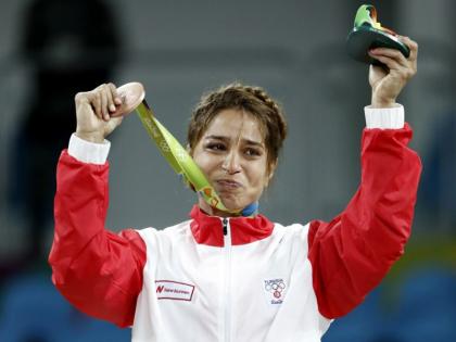 Tunisian Marwa Amri wants to learn about Maharashtra wrestling | महाराष्ट्रीय कुश्ती के गुण सीखना चाहती हैं ट्यूनीशिया की रेसलर, शाहरुख को बताया पहला प्यार