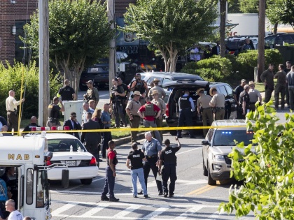 Deadly shooting at Maryland newspaper amarica newspaper | अखबार से नाराज अमेरिकी हमलावर ने दफ्तर पर किया हमला, पांच की मौत