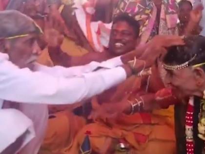 Telangana Gugulothu Lalamma and Samida Naik knot tie at 80 | घरवालों की डिमांड पर तेलंगाना के गुगुलोथु लालम्मा और समिदा नाइक ने 80 की उम्र में की शादी, सामने आया वीडियो