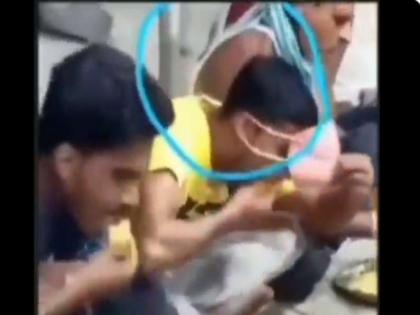 man wearing mask during eating in gathering jugaad technology see video goes viral | 'एक तो खाने से प्यार, ऊपर से कोरोना की मार...', दावत खाने के लिए इस युवक ने लगाया गजब उपाय, देखें वीडियो