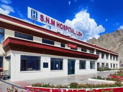 Massive food poisoning in Bollywood film unit in Leh, 120 crew members fall ill | लेह में बालीवुड फिल्म यूनिट में बड़े पैमाने पर फूड पाइजनिंग, 120 क्रू मेंबर बीमार