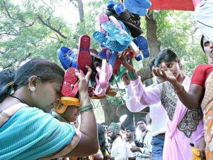 mysterious kerala temple where devotess offer slippers know why | इस मंदिर में फूलों की नहीं बल्कि 'चप्पलों की माला' चढ़ाते हैं भक्त, होती है मुराद पूरी mysterious kerala temple where devotess offer slippers know why | इस मंदिर में फूलों की नहीं बल्कि 'चप्पलों की माला' चढ़ाते हैं भक्त, होती है मुराद पूरी