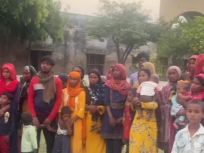 Mathura 90 Bangladeshi citizens living here 10 years, during interrogation 35 men, 27 women and 28 children were caught | मथुराः 10 साल से 90 बांग्लादेशी नागरिक रह रहे थे, पूछताछ के दौरान 35 पुरुष, 27 महिला और 28 बच्चे पकड़े
