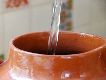 health benefits of drinking water from clay pot side effects of fridge water | गर्मियों में घड़े का पानी पीने के फायदे, फ्रिज के पानी के नुकसान