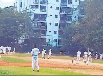 Mumbai ground Matunga’s Major Dhadkar Maidan Hit on head by ball from another match, cricketer dies Fatal Fielding Mumbai Cricketer Dies Being Struck by Ball  | Mumbai ground: बल्लेबाज ने पुल शॉट खेला और दूसरे मैच से गेंद आकर फील्डर के सिर पर लगी, ठीक उसी जगह ऑस्ट्रेलिया के फिल ह्यूज को लगी थी!