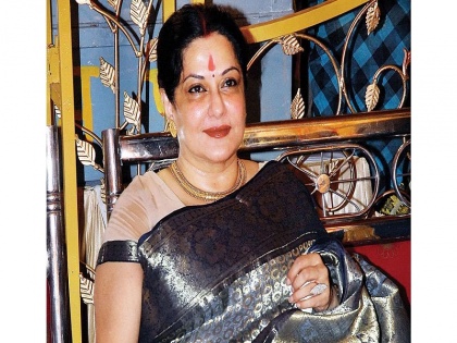 Mausimi Chatterjee advised the woman anchor to wear the appropriate clothes | मौसमी चटर्जी ने महिला एंकर को दी उचित कपड़े पहनने की सलाह