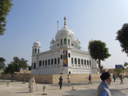 Pakistan to open Kartarpur Sahib corridor for Indians, Know everything about Sikh shrine Kartarpur Sahib | करतारपुर कॉरीडोर पर सरकार का बड़ा फैसला, पाकिस्तानी सीमा तक जल्द होगा विकास, जानें क्यों इतनी प्रसिद्ध है ये जगह