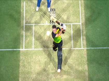 Glenn Maxwell scores quickfire 46, hits spidercam during 1st t20 vs India in Brisbane | Ind v AUS: मैक्सवेल ने जड़े क्रुणाल पंड्या के खिलाफ लगातार तीन छक्के, 'स्पाइडर कैमरे' से जा टकराया जोरदार शॉट, देखें वीडियो