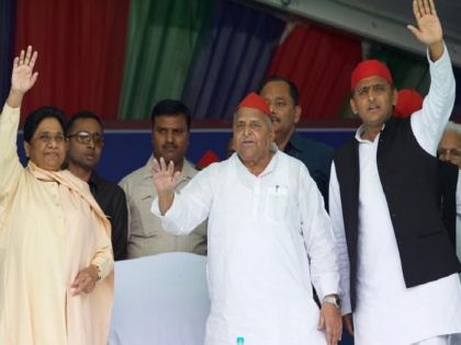 lok sabha election mayawati and mulayam singh yadav on same stage mainpuri | मायावती के साथ साझा रैली में मुलायम सिंह ने कहा, 'आखिरी बार लड़ रहा हूं चुनाव, भारी बहुमत से जिताना'
