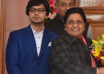 Mayawati U-Turn on nepotism and dynasty politics in BSP, here is all you need to know | बसपा में भी उगा परिवार वाद का पेड़, जानें मायावती ने अपने स्टैंड पर आखिर कैसे लिया यू-टर्न!