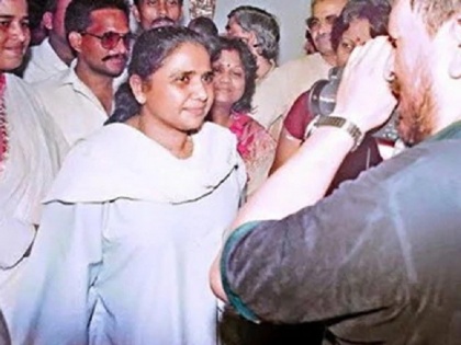 Mayawati remember SP BSP Alliance PC Guest House Kand Lucknow 1995 | SP-BSP गठबंधन के वक्त भी मायावती को याद आया गेस्ट हाउस कांड, वो घटना जिसके बाद साड़ी छोड़ सूट पहनने लगीं बहनजी!