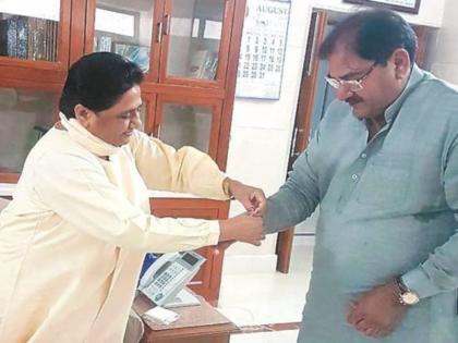 Mayawati had made Abadi Chautala, Bandhi Rakhi, Lal Ji Tandon in 1995, brother | 16 साल बाद किसी नेता को मायावती ने बांधी राखी, 1995 में लाल जी टंडन को बनाया था भाई Mayawati had made Abadi Chautala, Bandhi Rakhi, Lal Ji Tandon in 1995, brother | 16 साल बाद किसी नेता को मायावती ने बांधी राखी, 1995 में लाल जी टंडन को बनाया था भाई