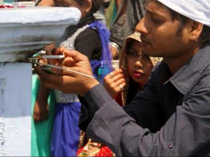 Lucknow tomb returns 'your lost love' by a cigarette | इस मजार पर सिगरेट चढ़ाने से मिलता है 'खोया हुआ प्यार'! Lucknow tomb returns 'your lost love' by a cigarette | इस मजार पर सिगरेट चढ़ाने से मिलता है 'खोया हुआ प्यार'!