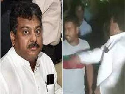 Karnataka: Congress’s MB Patil slaps man, BJP says 'youth beaten up for sharing grievances' | कर्नाटक: कांग्रेस के एमबी पाटिल ने शख्स को जड़ा थप्पड़, भाजपा ने वीडियो शेयर कर बताया कांग्रेस की 'गुंडागर्दी' Karnataka: Congress’s MB Patil slaps man, BJP says 'youth beaten up for sharing grievances' | कर्नाटक: कांग्रेस के एमबी पाटिल ने शख्स को जड़ा थप्पड़, भाजपा ने वीडियो शेयर कर बताया कांग्रेस की 'गुंडागर्दी'