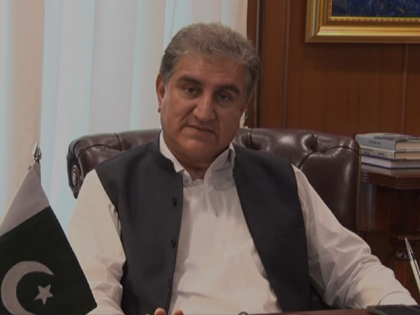 Pakistan did not invite PM Modi to inaugurate Kartarpur corridor, kuraishi claimes to invite manmohan singh | करतारपुर कॉरिडोर: उद्घाटन पर पाकिस्तान से पूर्व प्रधानमंत्री मनमोहन सिंह को बुलावा, पीएम मोदी को नहीं दिया न्यौता