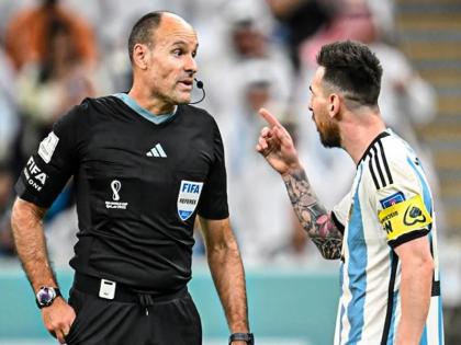 Messi FIFA Ban disciplinary proceedings against Argentina captain Lionel Messi know why | Messi FIFA Ban: सेमीफाइनल से पहले अर्जेंटीना पर बड़ा संकट, रेफरी से भिड़ने के बाद मेसी के खेलने पर फीफा आज लगा सकता है बैन, शुरू की कार्रवाई