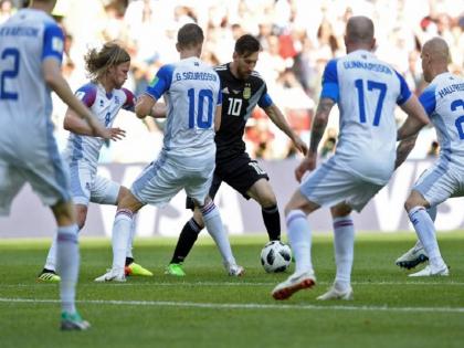 fifa world cup iceland soccer team story goalkeeper who stopped messi shot was film director | FIFA World Cup: ऐसी है आइसलैंड की टीम, कोच डेंटिस्ट तो मेसी का शॉट रोकने वाला गोलकीपर बनाता था फिल्में fifa world cup iceland soccer team story goalkeeper who stopped messi shot was film director | FIFA World Cup: ऐसी है आइसलैंड की टीम, कोच डेंटिस्ट तो मेसी का शॉट रोकने वाला गोलकीपर बनाता था फिल्में