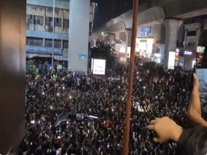 VIDEO: हैदराबाद पहुंचे लियोनेल मेस्सी, 'प्रतिद्वंद्वी' टीम के सदस्य और तेलंगाना के सीएम रेवंत रेड्डी से गर्मजोशी से किया स्वागत